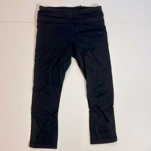 Lululemon black capri tights leggings sz 2